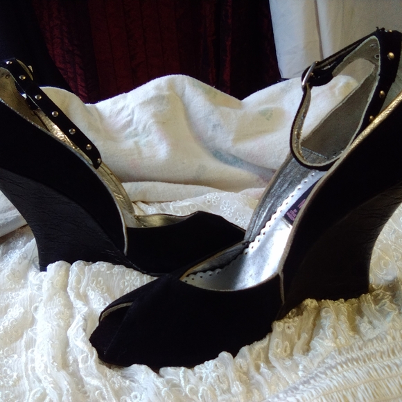 Steven Madden"Rheena" Shoes - Steven Madden "Rheena" black Velvet Wedges trimmed in silver,made in Spain.